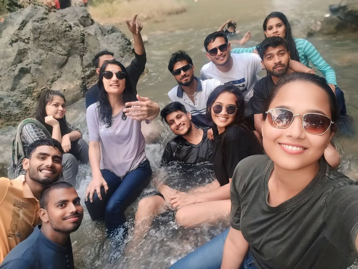 FUN TOUR friends sharing a playful moment in the water at Gidiya Khoh